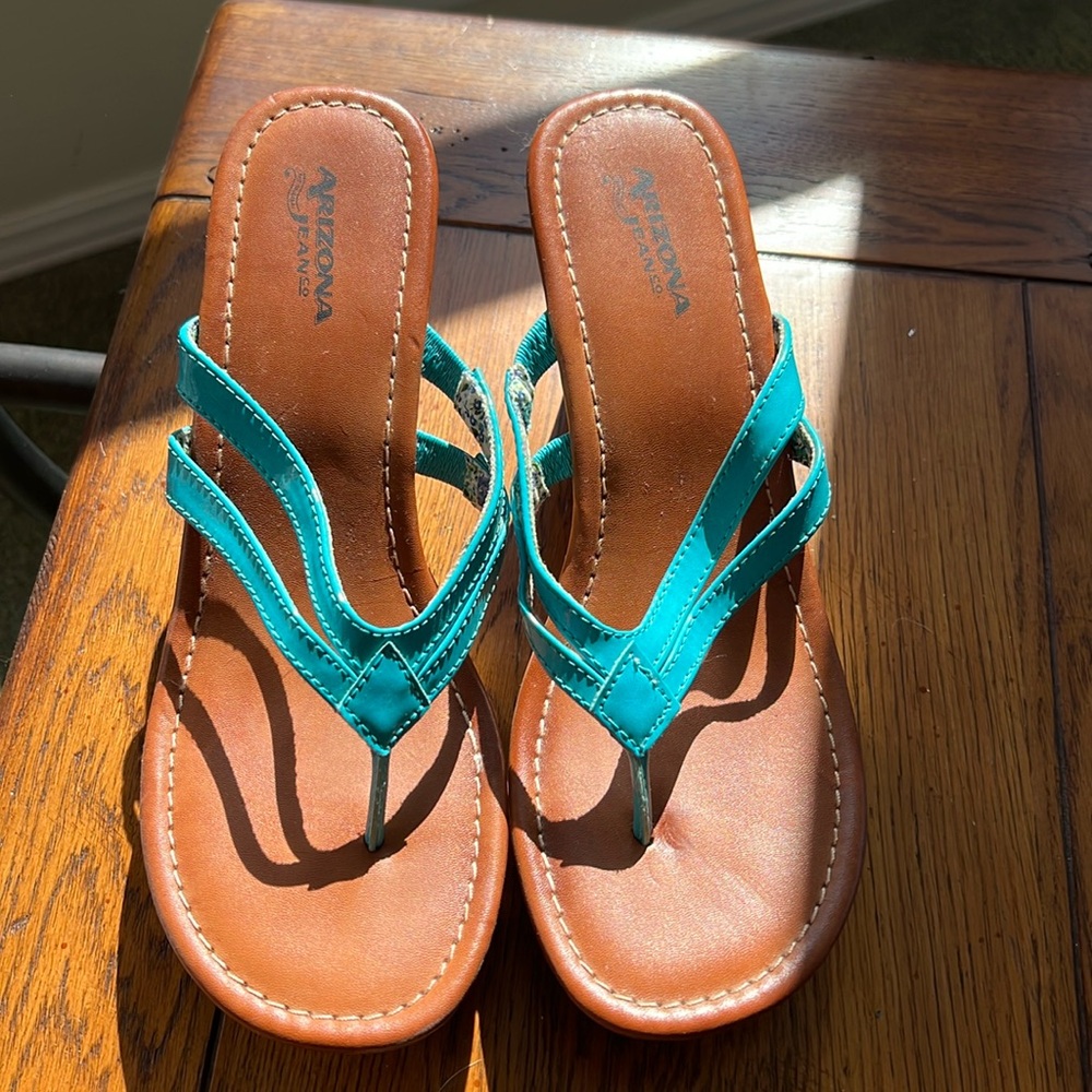 Arizona slide on flip flopsp type shoe size 7 - 1/2 teal in coloror